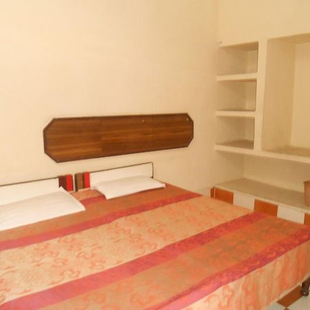 Gaurav Guest House Mathura Exteriör bild