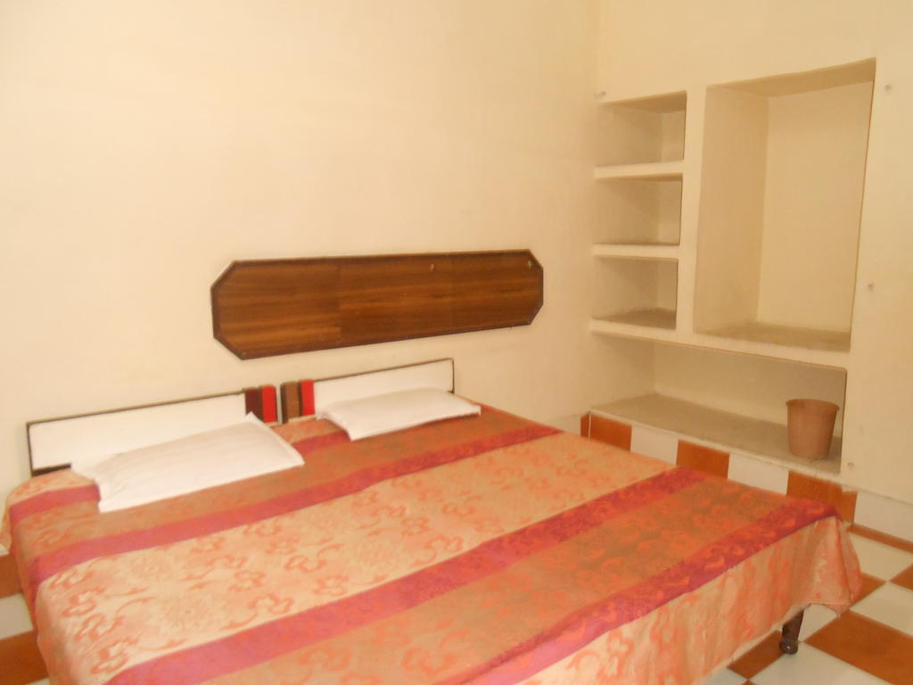 Gaurav Guest House Mathura Exteriör bild